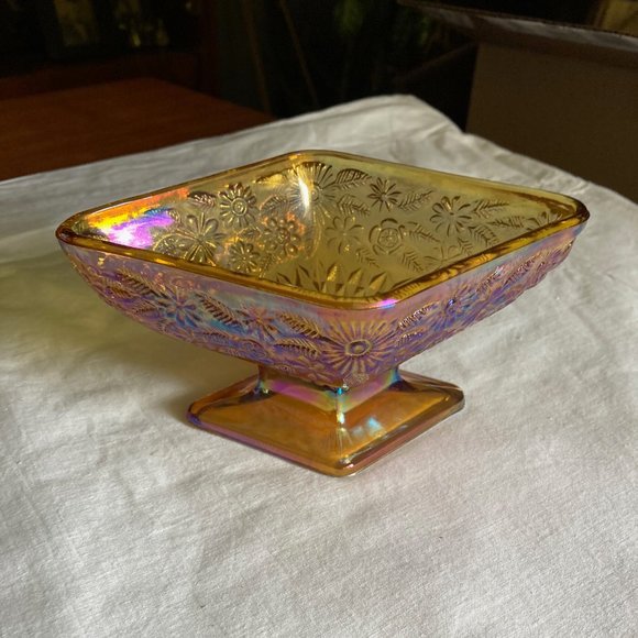 Iridescent pedestal dish and 2 cups - Picture 2 of 7
